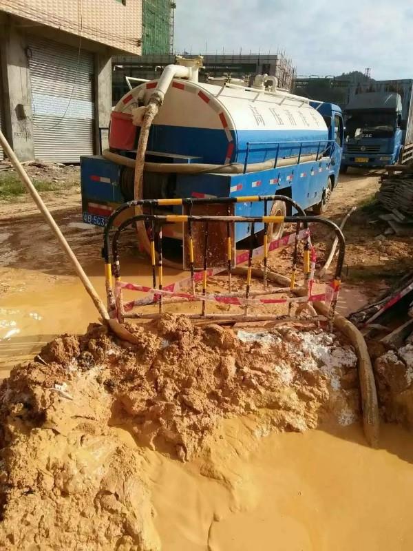 江岸工地淤泥清淤